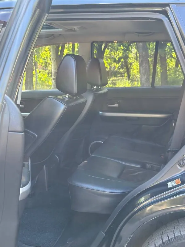 Цена 836.000 торг suzuki grand vitara 2.0 бензин, автомат, полный привод 2008 год. машина в отличном состоянии. двигатель не дымит, без подтеков масла и прочего ! коробка полноценный автомат, работает идеально в штатном режиме, в любом положении без пинков и ударов. максимальная комплектация :обесшумлена, бесключевой доступ, кожаный салон, люк работает во всех положениях и не течёт, esp, зеркала с подогревом, подогревы сидений, хорошая музыка, установлен планшет, мульти руль, круиз контроль, климат контроль. переключатель режимов полного привода. автомобиль одного собственника. установленный газ евро4, в техпаспорт вписан. юридически чистая. продажа с переоформлением. остальные вопросы по телефону +79493319983. осмотр в донецке цена 836.000 торг - фотография - 7