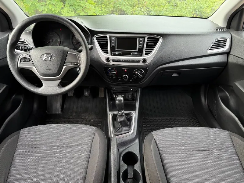 Hyundai solaris год: 2020 двигатель: 1.6 бензин кпп: механика привод: передний пробег:52000км автомобиль в идеальном состоянии, 1 хозяин, без дтп, весь в заводском окрасе! цена:1.520.000₽ 📞 🇷🇺 звоните: +79496107823 - фотография - 7