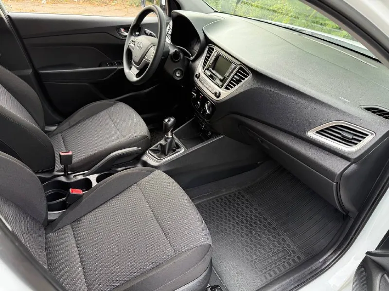 Hyundai solaris год: 2020 двигатель: 1.6 бензин кпп: механика привод: передний пробег:52000км автомобиль в идеальном состоянии, 1 хозяин, без дтп, весь в заводском окрасе! цена:1.520.000₽ 📞 🇷🇺 звоните: +79496107823 - фотография - 8