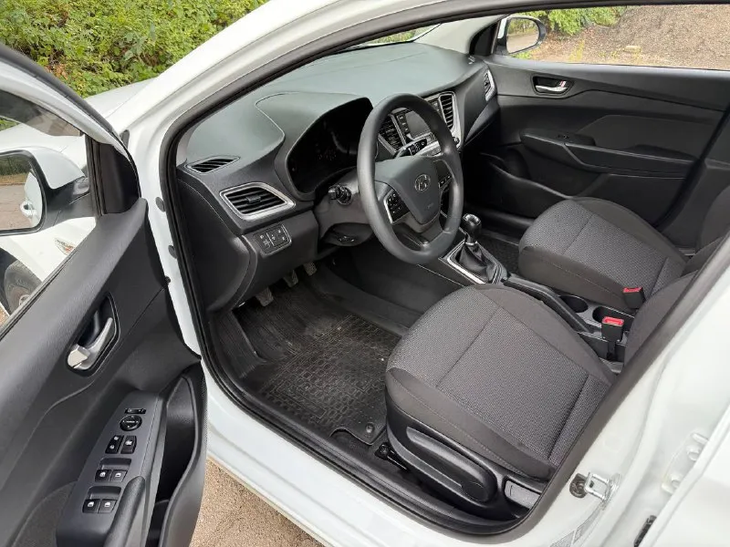 Hyundai solaris год: 2020 двигатель: 1.6 бензин кпп: механика привод: передний пробег:52000км автомобиль в идеальном состоянии, 1 хозяин, без дтп, весь в заводском окрасе! цена:1.520.000₽ 📞 🇷🇺 звоните: +79496107823 - фотография - 9