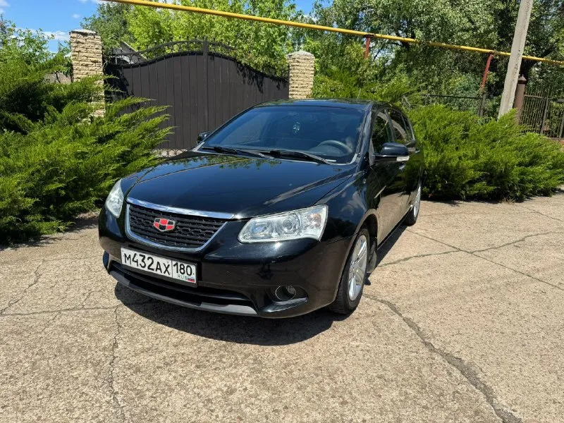 Продам geely emgrand ec7 хэтчбэк 2012 года, двигатель 1.8 бензин на механической кпп с пробегом 1020... - фотография