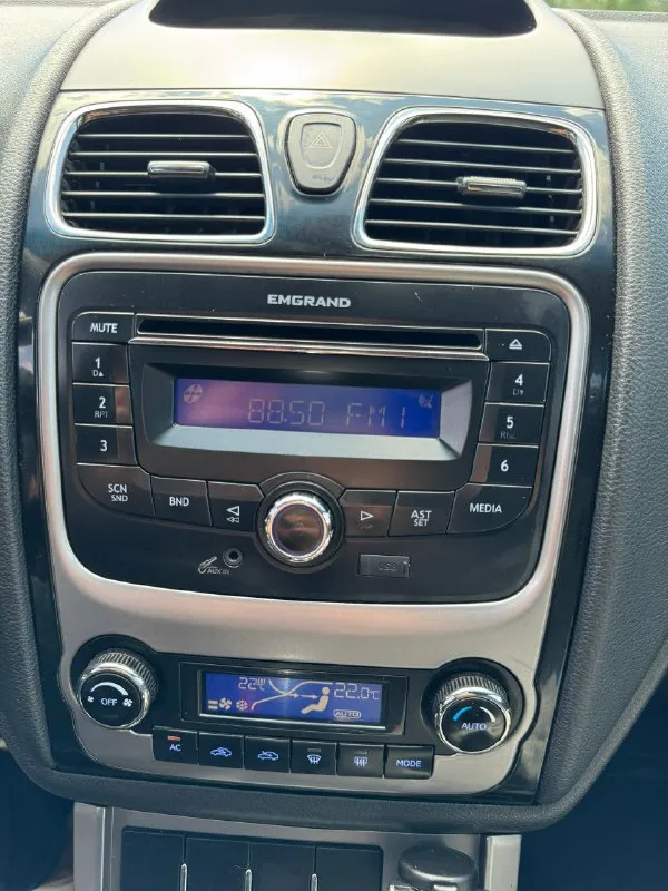 Продам geely emgrand ec7 хэтчбэк 2012 года, двигатель 1.8 бензин на механической кпп с пробегом 102000 км на легкосплавных 16 дисках в хорошем состоянии. цена 520 000₽ хороший торг у капота. богатая комплектация на кожаном салоне, кондиционер с климатом, гидроусилитель руля, абс, 6 подушек безопасности, электро регулировка водительского сиденья, электро люк, 4 электро стеклоподъемника, датчик света, сигнализация, видео регистратор с камерой заднего вида, заводские задние парктроники. авто на полном уверенном ходу, состояние сел и поехал. есть комплект зимней резины на дисках. авто без дтп, все стекла родные. продажа от собственника. нахожусь г. зугрэс +79493754876 - фотография - 10