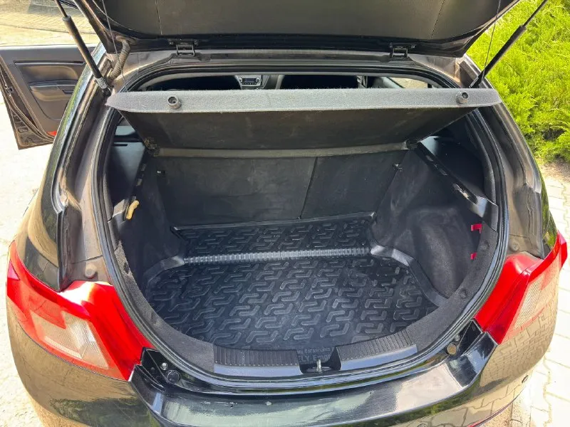 Продам geely emgrand ec7 хэтчбэк 2012 года, двигатель 1.8 бензин на механической кпп с пробегом 102000 км на легкосплавных 16 дисках в хорошем состоянии. цена 520 000₽ хороший торг у капота. богатая комплектация на кожаном салоне, кондиционер с климатом, гидроусилитель руля, абс, 6 подушек безопасности, электро регулировка водительского сиденья, электро люк, 4 электро стеклоподъемника, датчик света, сигнализация, видео регистратор с камерой заднего вида, заводские задние парктроники. авто на полном уверенном ходу, состояние сел и поехал. есть комплект зимней резины на дисках. авто без дтп, все стекла родные. продажа от собственника. нахожусь г. зугрэс +79493754876 - фотография - 8