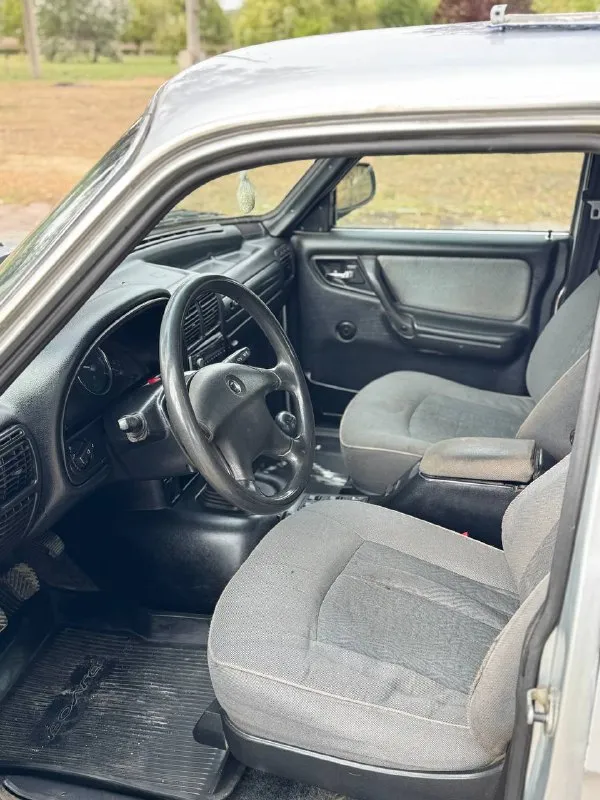 Газ 31105 💰цена: 150 000р 🏢город: мариуполь 📅год выпуска: 2005 🧾пробег: 92 855 км. ⚙️двигатель: 2.3 ⛽топливо: бензин ⚙️кпп: механика 📞 телефон: +7-949-727-41-51 +7-989-263-55-56 +7-949-551-91-52 💾 описание: рабочая лошадка на полном уверенном ходу. кузов крепкий. двигатель 406 инжектор без потеков и расхода масла, родной пробег 93т. км. кпп и сцепление без нареканий. гидроусилитель руля, литые диски на хорошей резине, фаркоп, электростекла. днр учет, возможно переоформление. улица шевченко 269 - фотография - 9