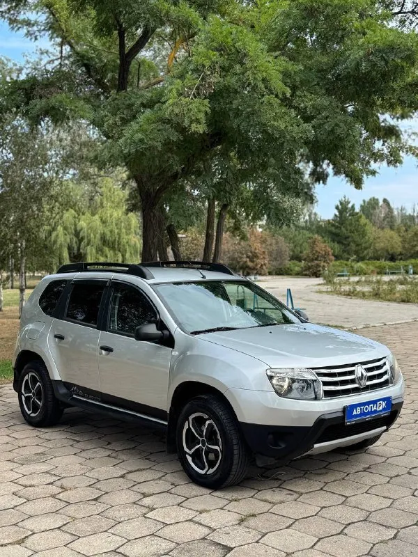 ⬜️ renault duster 💰цена: 980 000р 🏢город: мариуполь 📅год выпуска: 2014 🧾пробег: 111 243 км. ⚙️двигатель: 1.6 ⛽топливо: бензин ⚙️кпп: механика 6-ст 4х4 📞 телефон: +7-949-727-41-51 +7-949-551-91-52 +7-989-263-55-56 💾 описание: ухоженный автомобиль в отличном техническом и визуальном состоянии. ✔️ птс оригинал, три хозяина ✔️ оцинкованный кузов в родной краске (несколько косметических подкрасов) ⚙️ шести ступенчатая механика 💪 бензиновый двигатель к4м 🔥 подогрев сидений ⚡ электро стекла ✖️ полный привод ❄️ кондиционер (холодит отлично) улица шевченко 269 🏦 возможна продажа в кредит по двум документам. - фотография - 3