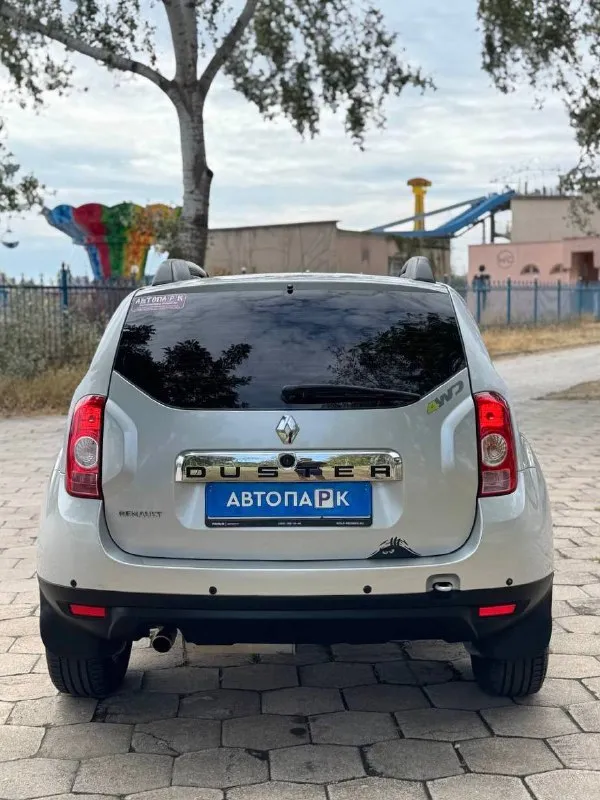 ⬜️ renault duster 💰цена: 980 000р 🏢город: мариуполь 📅год выпуска: 2014 🧾пробег: 111 243 км. ⚙️двигатель: 1.6 ⛽топливо: бензин ⚙️кпп: механика 6-ст 4х4 📞 телефон: +7-949-727-41-51 +7-949-551-91-52 +7-989-263-55-56 💾 описание: ухоженный автомобиль в отличном техническом и визуальном состоянии. ✔️ птс оригинал, три хозяина ✔️ оцинкованный кузов в родной краске (несколько косметических подкрасов) ⚙️ шести ступенчатая механика 💪 бензиновый двигатель к4м 🔥 подогрев сидений ⚡ электро стекла ✖️ полный привод ❄️ кондиционер (холодит отлично) улица шевченко 269 🏦 возможна продажа в кредит по двум документам. - фотография - 5