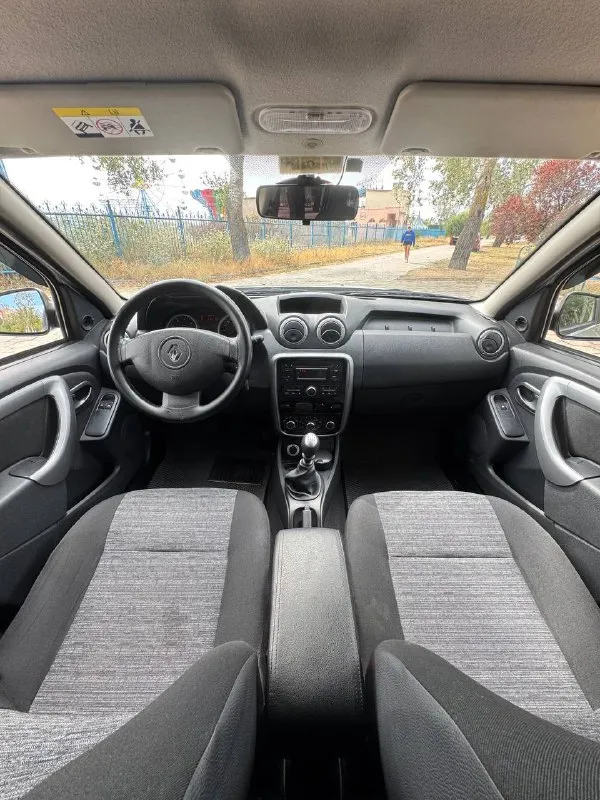 ⬜️ renault duster 💰цена: 980 000р 🏢город: мариуполь 📅год выпуска: 2014 🧾пробег: 111 243 км. ⚙️двигатель: 1.6 ⛽топливо: бензин ⚙️кпп: механика 6-ст 4х4 📞 телефон: +7-949-727-41-51 +7-949-551-91-52 +7-989-263-55-56 💾 описание: ухоженный автомобиль в отличном техническом и визуальном состоянии. ✔️ птс оригинал, три хозяина ✔️ оцинкованный кузов в родной краске (несколько косметических подкрасов) ⚙️ шести ступенчатая механика 💪 бензиновый двигатель к4м 🔥 подогрев сидений ⚡ электро стекла ✖️ полный привод ❄️ кондиционер (холодит отлично) улица шевченко 269 🏦 возможна продажа в кредит по двум документам. - фотография - 8