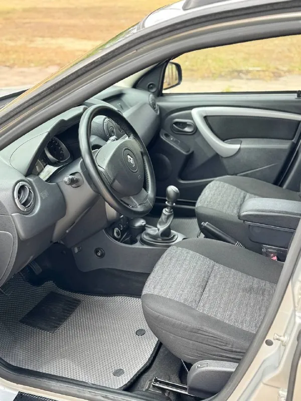 ⬜️ renault duster 💰цена: 980 000р 🏢город: мариуполь 📅год выпуска: 2014 🧾пробег: 111 243 км. ⚙️двигатель: 1.6 ⛽топливо: бензин ⚙️кпп: механика 6-ст 4х4 📞 телефон: +7-949-727-41-51 +7-949-551-91-52 +7-989-263-55-56 💾 описание: ухоженный автомобиль в отличном техническом и визуальном состоянии. ✔️ птс оригинал, три хозяина ✔️ оцинкованный кузов в родной краске (несколько косметических подкрасов) ⚙️ шести ступенчатая механика 💪 бензиновый двигатель к4м 🔥 подогрев сидений ⚡ электро стекла ✖️ полный привод ❄️ кондиционер (холодит отлично) улица шевченко 269 🏦 возможна продажа в кредит по двум документам. - фотография - 9