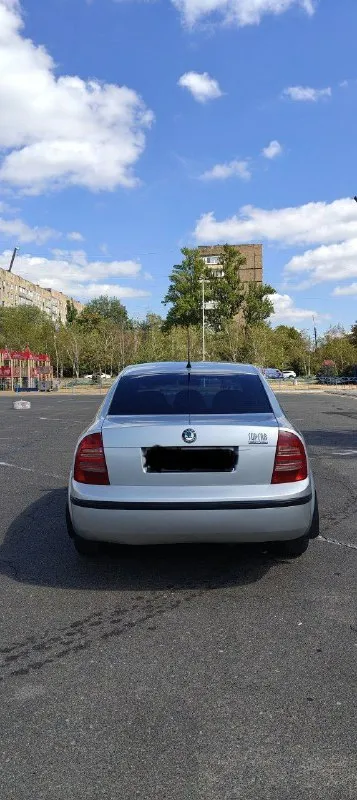 Продам шкода суперб 2006 год 1.8 турбо коробка механика климат контроль двух диновый магнитофон камера заднего вида, пробег 251 тыщ. би-лет линзы отдам зимнию резину на титанах цена 720 тыс рублей торг у капота машину можно посмотреть в донецке +79493114433 +79494491171 - фотография - 3