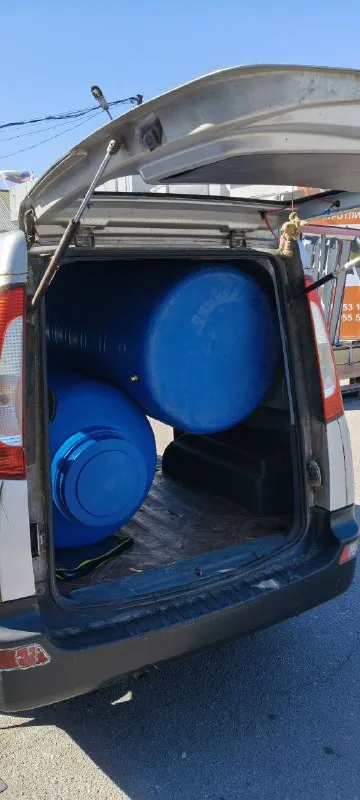 🔥chery karry 1.6 mt, 2008, 94 000 км 💵430 000 ₽ ☎️+79494278043 ✅владеем с момента покупки в салоне в 2008 ✅семейное авто, всегда обслуживалась, никогда не курили, пробег реальный. ✅без дтп 🔥резина вся новая и лето и зима. не прошла и пол сезона. 😱по паспорту 7 мест! сиденья как новые! всю жизнь в чехлах! 👌ооооочень вместительная, все переезды с квартир на квартиру на ней прошли. для наглядности есть фото где 2 бака по 500л в ней без проблем. 👀сзади стоят рессоры, грузи сколько хочешь. ✅кондиционер в прошлом году прошел полную ревизию, и вообще всё сделано что нужно. сел и поехал. ✅установлена камера заднего вида и видеорегистратор. 🤝по всем техническим вопросам ответим что и когда менялось. ✅переоформление без проблем. - фотография - 9