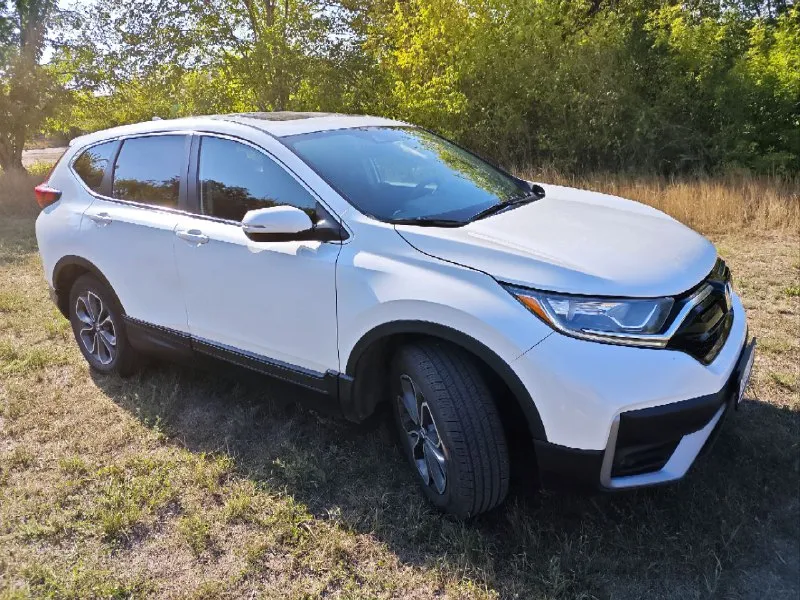 Продам автомобиль honda cr-v 2021 г. в. пробег 76000 объём двигателя 1.5, 190л. с. коробка вариатор, постоянный полный привод, адаптивный круиз контроль, датчики слепых зон, предотвращение выезда с полосы, электронная панель приборов, подогрев передних сидений, безключевой доступ, система start/stop, камера заднего вида, двух-зонный климат контроль, мультируль, полный набор систем активной безопасности, мультимедиа панель, поддержка apple carplay и android auto. прекрасный семейный автомобиль с большим и комфортным салоном. vin - в карусели фото. штрафов / запретов нет цена :2.550.000 осмотр г. енакиево торг у капота +79495002238 - фотография - 2