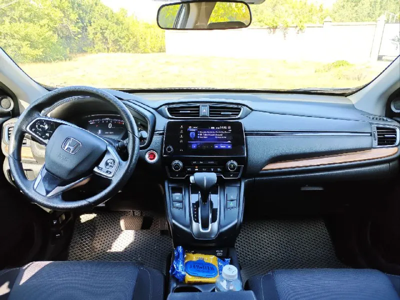 Продам автомобиль honda cr-v 2021 г. в. пробег 76000 объём двигателя 1.5, 190л. с. коробка вариатор, постоянный полный привод, адаптивный круиз контроль, датчики слепых зон, предотвращение выезда с полосы, электронная панель приборов, подогрев передних сидений, безключевой доступ, система start/stop, камера заднего вида, двух-зонный климат контроль, мультируль, полный набор систем активной безопасности, мультимедиа панель, поддержка apple carplay и android auto. прекрасный семейный автомобиль с большим и комфортным салоном. vin - в карусели фото. штрафов / запретов нет цена :2.550.000 осмотр г. енакиево торг у капота +79495002238 - фотография - 7