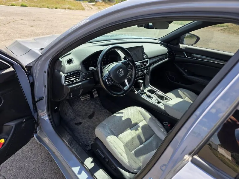 🚗 продаётся honda accord x 1.5 turbo 🚗 📅 год выпуска: 2020 ⚙️ двигатель: 1.5 turbo (192 л. с.), бензин ⚙️ кпп: автомат (cvt) ⛽️ расход: от 7.5 л/100 км 📍 пробег: 67 000км 📌 привод: передний 🪪 птс: оригинал / 1 владелец ⠀ 💡 комплектация: — адаптивный круиз-контроль — камера заднего вида — мультимедиа с carplay / android auto — кожаный салон — двухзонный климат — подогревы сидений ⠀ ✅ машина в отличном состоянии, ничего делать не нужно ✅ вся электроника работает ✅ своевременное обслуживание, свежие масла и фильтры ✅ готов к проверкам на любом сто ⠀ 💰 цена: 2.3 млн торг 📞 звоните / пишите: +79493292147 📍 осмотр: енакиево - фотография - 5