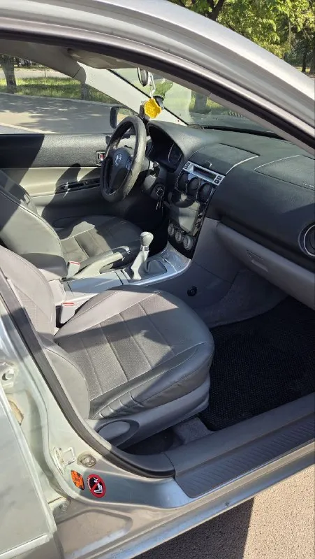 Продаю mazda 6 gg 2003 года пробег: 200 005 км двигатель: 2.0, бензин коробка передач: механика состояние: хорошее технически и внешне в хорошем состоянии, фото соответствуют реальности. кузов: полностью в заводском окрасе комплектация: кондиционер электростеклоподъёмники 4 мульти-руль подушки безопасности abs dsc круиз-контроль цена: 550 тыс. ₽, аргументированный торг у капота! осмотр: донецк телефон: +79493485704 - фотография - 5