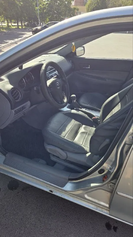 Продаю mazda 6 gg 2003 года пробег: 200 005 км двигатель: 2.0, бензин коробка передач: механика состояние: хорошее технически и внешне в хорошем состоянии, фото соответствуют реальности. кузов: полностью в заводском окрасе комплектация: кондиционер электростеклоподъёмники 4 мульти-руль подушки безопасности abs dsc круиз-контроль цена: 550 тыс. ₽, аргументированный торг у капота! осмотр: донецк телефон: +79493485704 - фотография - 6