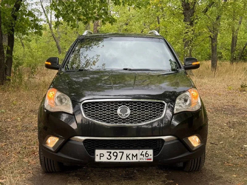 Продам ssanyong actyon 2.0 л tdi, 4 wd, at. подключаемый полный привод с блокировкой. автомобиль 11.11.2011 г. в. находится в 1 семье. оригинальный птс, вся документация, 2 ключа. заводской окрас всех кузовных элементов за исключением крышки багажника. пороги, низ дверей, арки и днище в целом - без нюансов. подкапотное пространство сухое. двигатель работает ровно, расход 9 л город, 7 л трасса. комплектация полная, климат, круиз, 4 эл. сп, мультируль, подогрев сидений, зеркал, зоны дворников, штатные птф, автозапуск, прочие. находится в г макеевка, звонить по существу. варианты обменов и рассрочек не интересны. цена 750 тыс руб. контакты : +79494531233 ; +79517679727 📲 tg: @blackynsaid 📞 звоните: +7(949)4531233 - фотография - 5