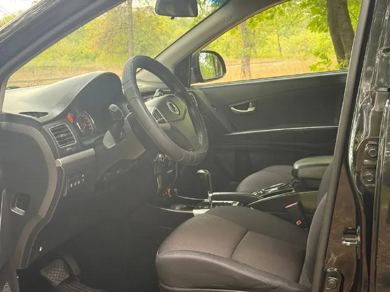 Продам ssanyong actyon 2.0 л tdi, 4 wd, at. подключаемый полный привод с блокировкой. автомобиль 11.11.2011 г. в. находится в 1 семье. оригинальный птс, вся документация, 2 ключа. заводской окрас всех кузовных элементов за исключением крышки багажника. пороги, низ дверей, арки и днище в целом - без нюансов. подкапотное пространство сухое. двигатель работает ровно, расход 9 л город, 7 л трасса. комплектация полная, климат, круиз, 4 эл. сп, мультируль, подогрев сидений, зеркал, зоны дворников, штатные птф, автозапуск, прочие. находится в г макеевка, звонить по существу. варианты обменов и рассрочек не интересны. цена 750 тыс руб. контакты : +79494531233 ; +79517679727 📲 tg: @blackynsaid 📞 звоните: +7(949)4531233 - фотография - 9