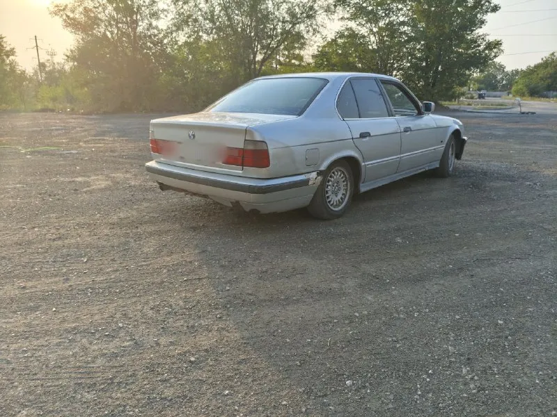 Продам бмв е34 m20i 1988го года, на 180 регионе, 210 000р возможен небольшой торг. мотор работает ровно, не троит, не стучит. на холодную запускается бодро, ни разу не подводила. коробка не хрустит, не выбивает. кузов не без нюансов( видно по фото). кого заинтересовал данный аппарат набирайте : +7 949 355 23 05 осмотр донецк - фотография - 2