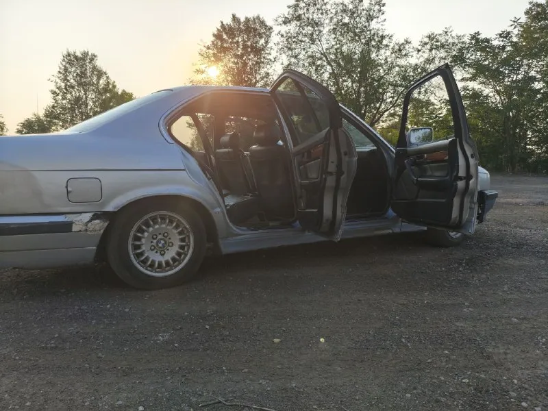 Продам бмв е34 m20i 1988го года, на 180 регионе, 210 000р возможен небольшой торг. мотор работает ровно, не троит, не стучит. на холодную запускается бодро, ни разу не подводила. коробка не хрустит, не выбивает. кузов не без нюансов( видно по фото). кого заинтересовал данный аппарат набирайте : +7 949 355 23 05 осмотр донецк - фотография - 8