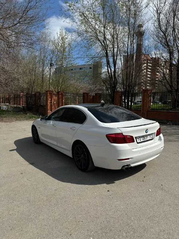 Bmw 520i 2л 2014г. пробег 145тыс обмен с вашей доплатой -кожаный салон -подогрев сидений -подогрев руля -климат контроль -запуск с кнопки -омыватель фар -лазерная оптика -парктроники перед, зад цена 2 090₽ +79604489192 📞 звоните: +7(960)4489192 - фотография - 5