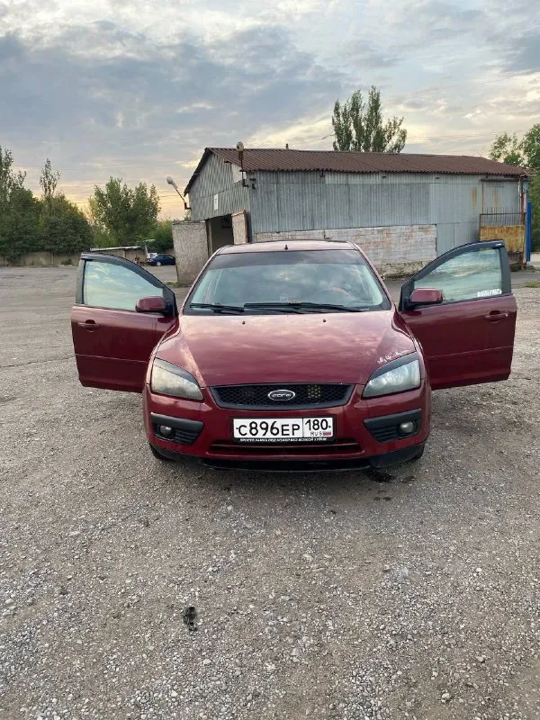 Продам ford фокус 2 2006 года 1,8, в хорошем состоянии, недавно поменяна цепь грм, выхлопная, рулевые наконечники, шаровые, хороший свет, приятная музыка, единственный минус по утрам потраивает, нет вреними заниматься. цена 480. торг на месте. т. ±79495286154, 📞 звоните: +7(949)5286154 - фотография - 2