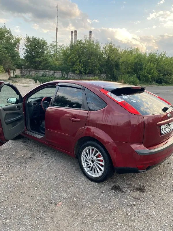 Продам ford фокус 2 2006 года 1,8, в хорошем состоянии, недавно поменяна цепь грм, выхлопная, рулевые наконечники, шаровые, хороший свет, приятная музыка, единственный минус по утрам потраивает, нет вреними заниматься. цена 480. торг на месте. т. ±79495286154, 📞 звоните: +7(949)5286154 - фотография - 4