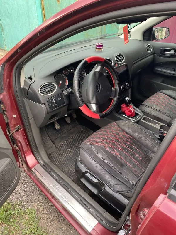 Продам ford фокус 2 2006 года 1,8, в хорошем состоянии, недавно поменяна цепь грм, выхлопная, рулевые наконечники, шаровые, хороший свет, приятная музыка, единственный минус по утрам потраивает, нет вреними заниматься. цена 480. торг на месте. т. ±79495286154, 📞 звоните: +7(949)5286154 - фотография - 5