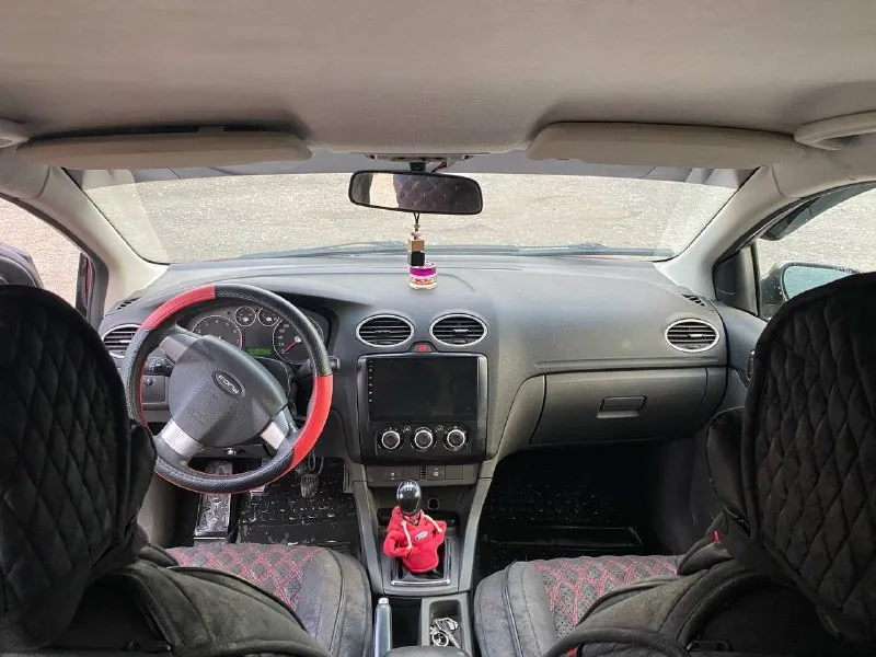 Продам ford фокус 2 2006 года 1,8, в хорошем состоянии, недавно поменяна цепь грм, выхлопная, рулевые наконечники, шаровые, хороший свет, приятная музыка, единственный минус по утрам потраивает, нет вреними заниматься. цена 480. торг на месте. т. ±79495286154, 📞 звоните: +7(949)5286154 - фотография - 6