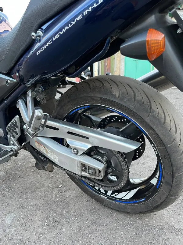 Продам suzuki bandit 1200s 2000 года пригнан в 2023 году с японии полностью обслужен и готов к сезону дополнительно установлено: - защита двигателя - туманки - японский выхлоп заводской выхлоп в комплекте продажа без номеров, с полным переоформлением находится в городе ровеньки вопросы по телефону +79591422712 +79525735254 либо обращаться в лс 📞 звоните: +7(959)1422712 - фотография - 6