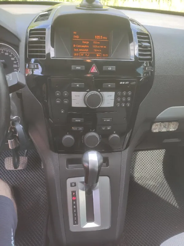 Продам opel zafira b рестайлинг, год выпуска 2009, объем двигателя 2.2 бензин, пробег оригинальный 184тыс. км. коробка автомат. авто из германии, в родной краске, стекла тоже родные. салон в идеальном состоянии. на новой летней резине, зимняя в придачу. два ключа. датчик света, датчик дождя, адаптивный би ксенон. новый аккумулятор стоит. из последнего, что было сделано это замена передних амортизаторов с опорниками, сайлентблоки задней балки, сайлентблоки подрамника и передних рычагов, новый компрессор и радиатор кондиционера, удалены и отшиты вихревые заслонки, новые иридиевые свечи, заменена прокладка клапанной крышки, задние фонари новые, передние тормозные диски и колодки. в общем авто не требует вложений от слова совсем, всегда всё вовремя менялось и обслуживалось, денег не жалел на ремонты, личный автомобиль! цена 850 000. любые проверки и диагностики на любой сто за ваш счёт. заинтересованным звонить по телефону: +79493280707 📞 звоните: +7(949)3280707 - фотография - 6