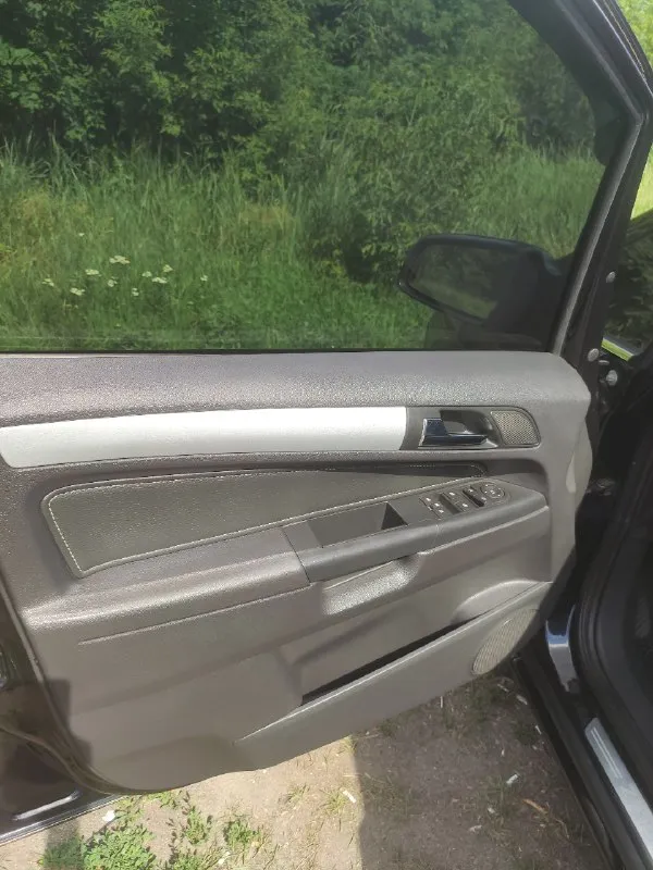 Продам opel zafira b рестайлинг, год выпуска 2009, объем двигателя 2.2 бензин, пробег оригинальный 184тыс. км. коробка автомат. авто из германии, в родной краске, стекла тоже родные. салон в идеальном состоянии. на новой летней резине, зимняя в придачу. два ключа. датчик света, датчик дождя, адаптивный би ксенон. новый аккумулятор стоит. из последнего, что было сделано это замена передних амортизаторов с опорниками, сайлентблоки задней балки, сайлентблоки подрамника и передних рычагов, новый компрессор и радиатор кондиционера, удалены и отшиты вихревые заслонки, новые иридиевые свечи, заменена прокладка клапанной крышки, задние фонари новые, передние тормозные диски и колодки. в общем авто не требует вложений от слова совсем, всегда всё вовремя менялось и обслуживалось, денег не жалел на ремонты, личный автомобиль! цена 850 000. любые проверки и диагностики на любой сто за ваш счёт. заинтересованным звонить по телефону: +79493280707 📞 звоните: +7(949)3280707 - фотография - 8