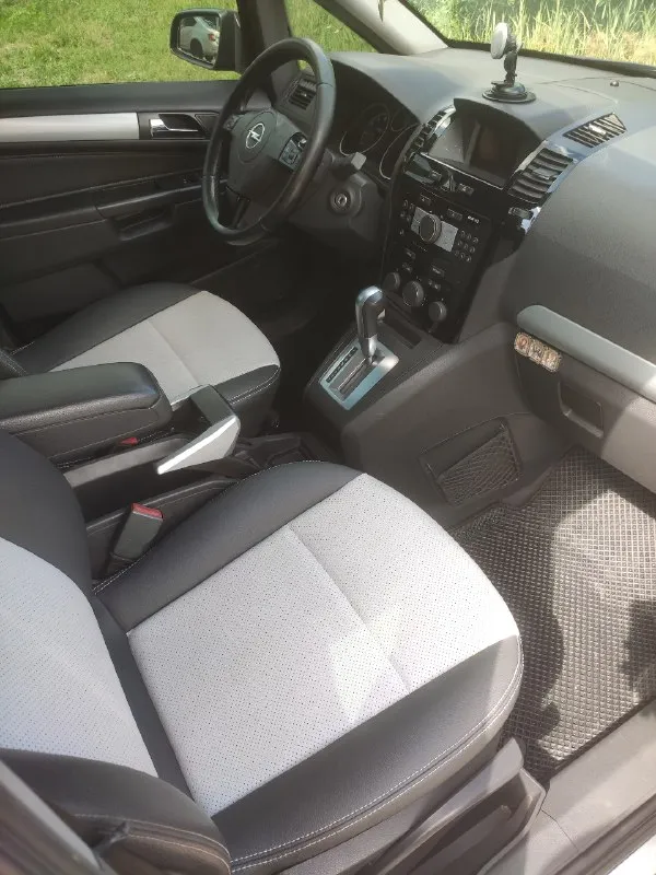 Продам opel zafira b рестайлинг, год выпуска 2009, объем двигателя 2.2 бензин, пробег оригинальный 184тыс. км. коробка автомат. авто из германии, в родной краске, стекла тоже родные. салон в идеальном состоянии. на новой летней резине, зимняя в придачу. два ключа. датчик света, датчик дождя, адаптивный би ксенон. новый аккумулятор стоит. из последнего, что было сделано это замена передних амортизаторов с опорниками, сайлентблоки задней балки, сайлентблоки подрамника и передних рычагов, новый компрессор и радиатор кондиционера, удалены и отшиты вихревые заслонки, новые иридиевые свечи, заменена прокладка клапанной крышки, задние фонари новые, передние тормозные диски и колодки. в общем авто не требует вложений от слова совсем, всегда всё вовремя менялось и обслуживалось, денег не жалел на ремонты, личный автомобиль! цена 850 000. любые проверки и диагностики на любой сто за ваш счёт. заинтересованным звонить по телефону: +79493280707 📞 звоните: +7(949)3280707 - фотография - 9