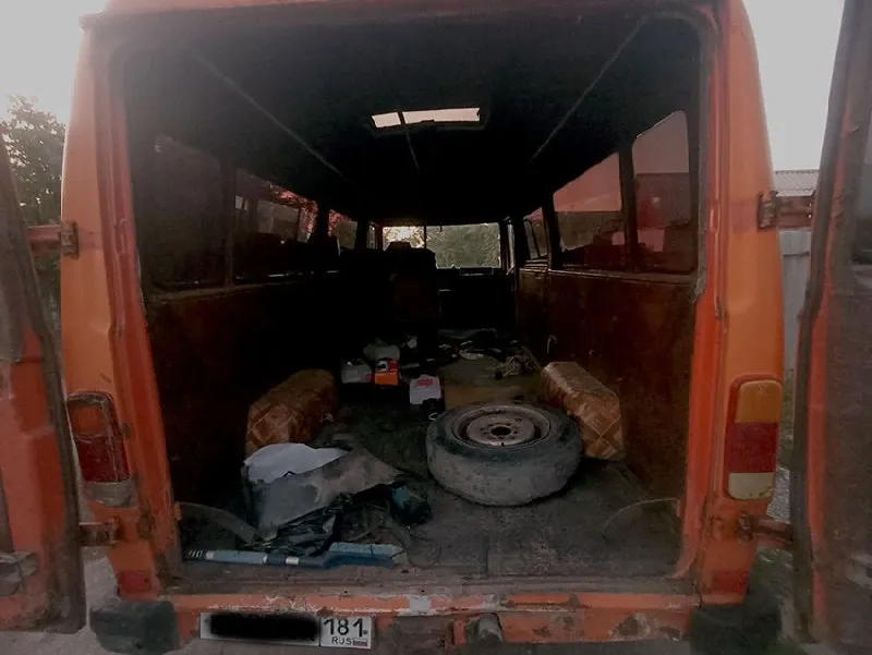 Продам автобус mercedes t1 207d 1987 года выпуска. пробег 462 тысячи. машина на ходу. двигатель 2.9 без турбины, масло не ест. рама целая. коробка новая. 8 посадочных мест (сиденья идут в придачу). учет рф. цена 320 000 рублей. торг у капота. все вопросы по телефону +7-959-036-40-43 валентин/ +7-959-184-91-51 елена. звонить с 10:00 до 20:00. 📞 звоните: +7(959)0364043 - фотография - 3