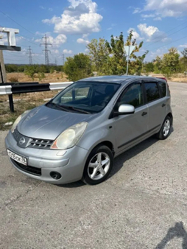 ‼️в продаже nissan note. 2008 года выпуска‼️ •двигатель 1.4 88л. с. заводится отлично, не дымит, не троит, вложений не требует. •коробка, сцепление, тормоза отличные. •по ходовой без нареканий. •электрика вся рабочая! 📃документы готовы к переоформлению, 1 хозяин по птс. •автомобиль весь в родной краске, есть мелкие коцки, царапины нечего критичного, машина не новая! ❗️по комплектации: гур, кондиционер(рабочий) электро привод зеркал, подогревы передних сидений, музыка. •салон ухоженный в около отличном состоянии! •машина сел и поехал, делать нечего не нужно! 💸ценник: 530.000 рублей + торг реальному покупателю! +79493147832 +79493272295 📲 tg: попов саня 📞 звоните: +7(949)3147832 - фотография - 4