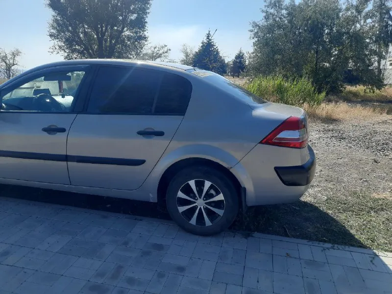 🚗 меган 2 2004 📅 год: 350000 📏 пробег: серый км 🛻 тип кузова: 0 🎨 цвет: седан 💰 цена: 480000 📞 телеф... - фотография