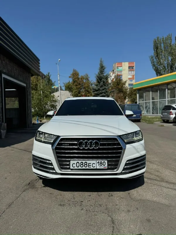 Audi q7 2016 года покупали в салоне новую, машина не бита не крашена не одна делать, часть авто в броне пленке 170.000 км оригинал пробег, история обслуживание строго на фирменной станции вложений 0, только после крупного т. о двигатель 3 литра бензин по двигателю вопросов не каких нет, работает тихо и мягко масло не берет ходовая вся как новая, пневма работает идеально машина очень мягко и тихо едет резина с дисками новые сколов царапин вмятин нет проверка только приветствуется комплектация s-line в машине есть все ! цена 3.500.000₽ обмен на порше каен осмотр макеевка донецк +7 949 524 3150 📞 звоните: +7(949)5243150 - фотография - 2