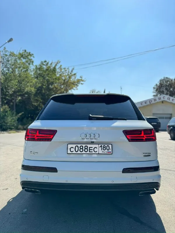 Audi q7 2016 года покупали в салоне новую, машина не бита не крашена не одна делать, часть авто в броне пленке 170.000 км оригинал пробег, история обслуживание строго на фирменной станции вложений 0, только после крупного т. о двигатель 3 литра бензин по двигателю вопросов не каких нет, работает тихо и мягко масло не берет ходовая вся как новая, пневма работает идеально машина очень мягко и тихо едет резина с дисками новые сколов царапин вмятин нет проверка только приветствуется комплектация s-line в машине есть все ! цена 3.500.000₽ обмен на порше каен осмотр макеевка донецк +7 949 524 3150 📞 звоните: +7(949)5243150 - фотография - 6