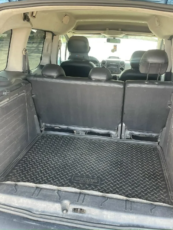 Продам peugeot партнер ( peugeot partner) год выпуска 2011 коробка передач: механическая двигатель: 1,6 турбо привод: передний пробег: 260000 км средний расход: 7 л один владелец, кондиционер, гур, подушки безопасности, центральный замок. цена 700000₽. телефон +79493162927 донецк 📞 звоните: +7(949)3162927 - фотография - 4