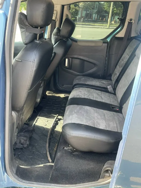 Продам peugeot партнер ( peugeot partner) год выпуска 2011 коробка передач: механическая двигатель: 1,6 турбо привод: передний пробег: 260000 км средний расход: 7 л один владелец, кондиционер, гур, подушки безопасности, центральный замок. цена 700000₽. телефон +79493162927 донецк 📞 звоните: +7(949)3162927 - фотография - 7