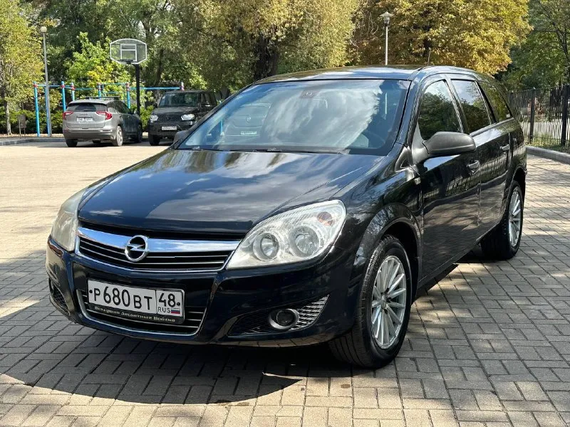 Продам opel astra h универсал объем 1.6 механика пробег 194000 год выпуска 2008 в идеальном состоянии без ржавчины, гнили, вмятин, двигатель не дымит, не троит, масло не ест, по комплектации имеется кондиционер заправлен работает бортовой компьютер эл стеклоподъемники и многое другое цена 525 000 +79493943583 📞 звоните: +7(949)3943583 - фотография - 2