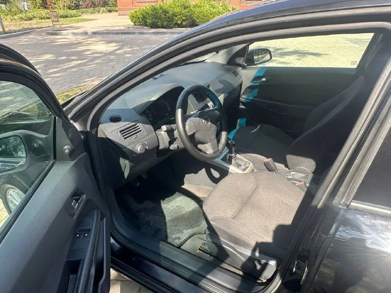 Продам opel astra h универсал объем 1.6 механика пробег 194000 год выпуска 2008 в идеальном состоянии без ржавчины, гнили, вмятин, двигатель не дымит, не троит, масло не ест, по комплектации имеется кондиционер заправлен работает бортовой компьютер эл стеклоподъемники и многое другое цена 525 000 +79493943583 📞 звоните: +7(949)3943583 - фотография - 5