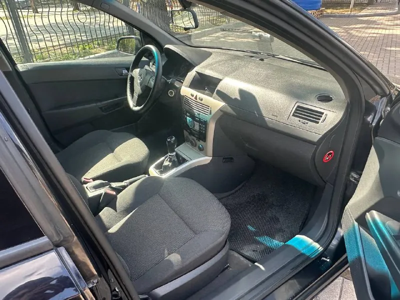 Продам opel astra h универсал объем 1.6 механика пробег 194000 год выпуска 2008 в идеальном состоянии без ржавчины, гнили, вмятин, двигатель не дымит, не троит, масло не ест, по комплектации имеется кондиционер заправлен работает бортовой компьютер эл стеклоподъемники и многое другое цена 525 000 +79493943583 📞 звоните: +7(949)3943583 - фотография - 6