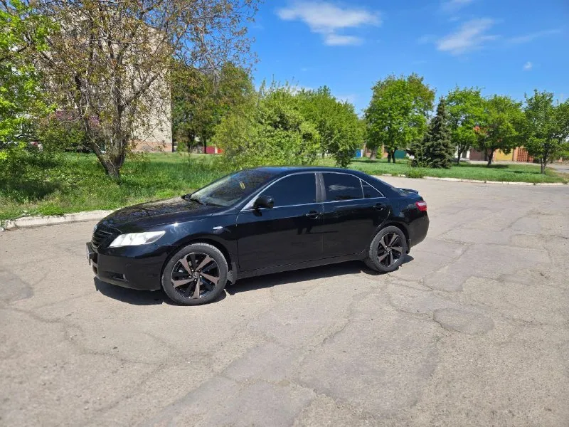 Продам toyota camry 2.4 at 2007г. пробег 255000 км. вторая машина в семье. зеленая автотека. в идеальном состоянии, вложений не требует, по кузову гнили, ржавчин нет. не бита, не крашена. салон кожаный в отличном состоянии. цена 1.300.000₽ торг. остальные вопросы по +79590276590 + 79490898645 📞 звоните: +7(949)0898645 - фотография - 3