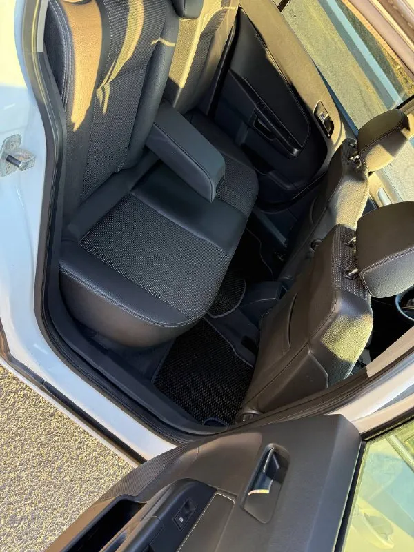 Opel astra 2007 год мотор 1.8 бензин на обычном автомате! хорошее состояние мотор работает ровно, коробка без пинков переключает плавно, ходовая не стучит, полностью обслужена. кузов оцинкованный коррозии нет, стекла все заводские включая лобовое, безопасность вся на месте, комплектация с климат контролем, подогревами сидений, датчик света, дождя и др. вложений не требует сел и поехал, с документами полный порядок! цена 600 т. р г. донецк +79493710826 - фотография - 7