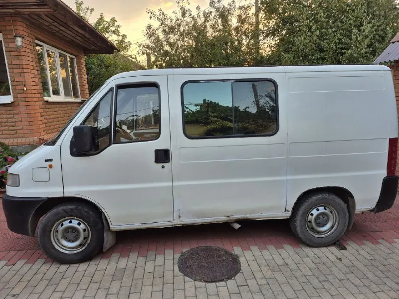 Продам личный автомобиль, fiat ducato, 1.9 td, 1999 года рождения. по документам грузопассажирский 6+1 категория b, двигатель французский пежо один из надёжнейших, после капитального ремонта прошёл 40 тыс. , топливный насос после ремонта, новая рейка. стоит подогрев двигателя на 220в. коробка на 5. днище и кузов поварено. последнии лет 20 в одних хозяйских руках. имеется второй ряд сидений от boeing 747. вложений не требует, салярку нюхает. доедет куда угодно. отвечу на любые вопросы и за каждое слово. цену вижу 490000 тыр, в машину вложено много сил и средств, торг присутствует. звоните +79493301540, владимир. авто в донецке. - фотография - 7