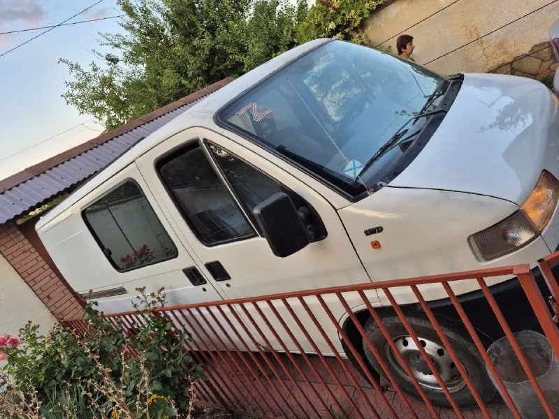 Продам личный автомобиль, fiat ducato, 1.9 td, 1999 года рождения. по документам грузопассажирский 6+1 категория b, двигатель французский пежо один из надёжнейших, после капитального ремонта прошёл 40 тыс. , топливный насос после ремонта, новая рейка. стоит подогрев двигателя на 220в. коробка на 5. днище и кузов поварено. последнии лет 20 в одних хозяйских руках. имеется второй ряд сидений от boeing 747. вложений не требует, салярку нюхает. доедет куда угодно. отвечу на любые вопросы и за каждое слово. цену вижу 490000 тыр, в машину вложено много сил и средств, торг присутствует. звоните +79493301540, владимир. авто в донецке. - фотография - 8
