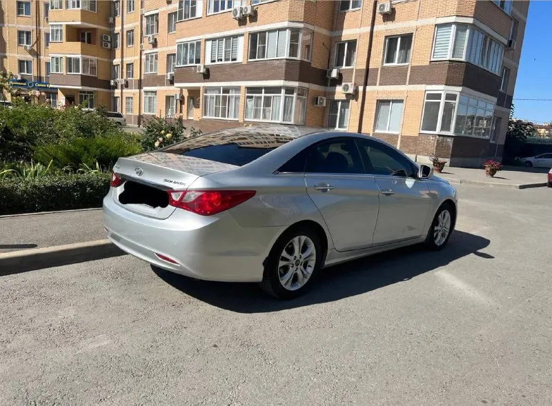 Продам hyundai sonata 2011 года выпуска. хозяин 1, документы в порядке. просмотр возможен в г. ростов-на-дону (по необходимости можем пригнать в донецк, днр) обращаться по тел. : +79494512062, 89770165706 пробег, км: 160 000 поколение: vi (2009-2014) тип двигателя: бензин привод: передний мощность, л. с.: 178 модификация: 2.4 ат (178 л. с.) руль: левый цвет: серый тип автомобиля: с пробегом состояние: не битый птс: оригинал владельцев по птс: 1 обмен: не интересует **** просмотр возможен в г. ростов-на-дону, по необходимости пригон в донецк стоимость 1150000 руб 💰 - фотография - 6