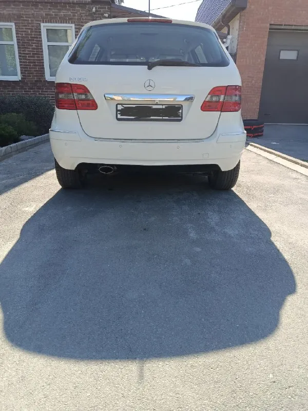 Продам mercedes b-class год 2010 двигатель 1.7 пробег 104 тыс (оригинальный) кпп автомат автомобиль в идеальном состоянии, без ржавчины и гнили, салон в идеальном состоянии, всё остекление родное включая лобовое, два комплекта резины, редкий экземпляр с таким пробегом и в таком состоянии, автомобиль достоин вашего внимания. комплектация:abs, airbag, кондиционер, круиз контроль, датчики дождя и света, подогрев сидений, полный эл. пакет, парк троники передний задний, хорошая магнитола с камерой заднего вида. юридически чистая, могу присутствовать при переоформлении в мрео осмотр макеевка цена 1млн. торг уместен тел +79493179960 телеграм +79493179960 📞 звоните: +7(949)3179960 - фотография - 2
