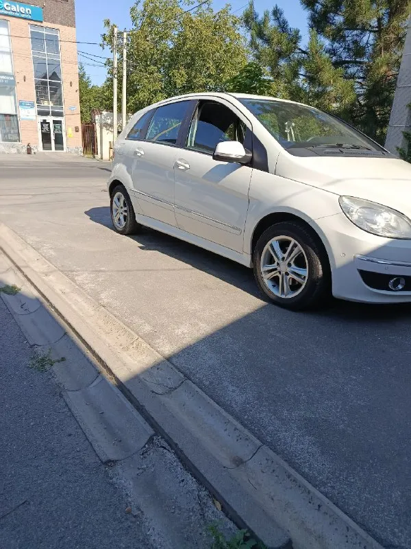 Продам mercedes b-class год 2010 двигатель 1.7 пробег 104 тыс (оригинальный) кпп автомат автомобиль в идеальном состоянии, без ржавчины и гнили, салон в идеальном состоянии, всё остекление родное включая лобовое, два комплекта резины, редкий экземпляр с таким пробегом и в таком состоянии, автомобиль достоин вашего внимания. комплектация:abs, airbag, кондиционер, круиз контроль, датчики дождя и света, подогрев сидений, полный эл. пакет, парк троники передний задний, хорошая магнитола с камерой заднего вида. юридически чистая, могу присутствовать при переоформлении в мрео осмотр макеевка цена 1млн. торг уместен тел +79493179960 телеграм +79493179960 📞 звоните: +7(949)3179960 - фотография - 4