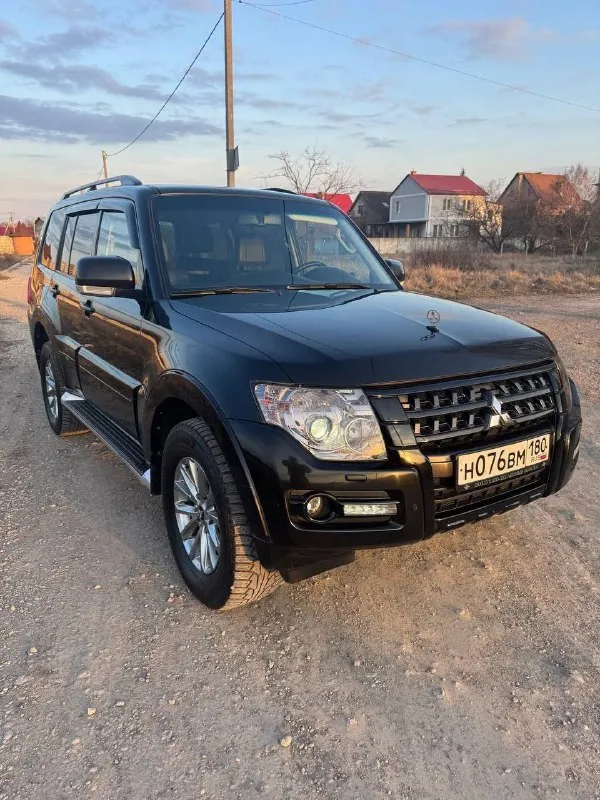 Mitsubishi pajero 2014 года цена авто: 2.500 000 руб. предлагаем вашему вниманию mitsubishi pajero последний рестайлинг. с двигателем 3 литра бензиновым. этот автомобиль в максимальной комплектации обеспечит вам максимальный комфорт и безопасность на дороге. коробка передач: автомат фары: все led с тонированной бронепленке. аудиосистема: доработанная, для истинных ценителей музыки. салон кожа. состояние: автомобиль идеальное, не участвовал в дтп 2 комплекта оригинальных дисков зима, лето. подробнее расскажу по телефону, звоните. +79493069811 📲 tg: @illandmarkll 📞 звоните: +7(949)3069811 - фотография - 4
